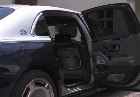 Home limousine maybach